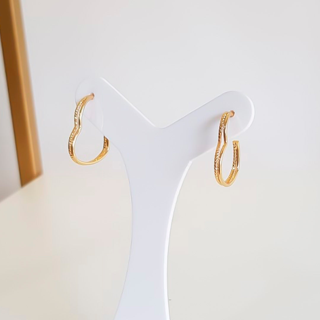 BRINCO CORAÇÃO BANHADO OURO 18K